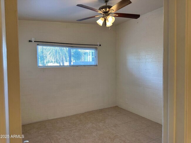 Building Photo - 903 S Mariana St