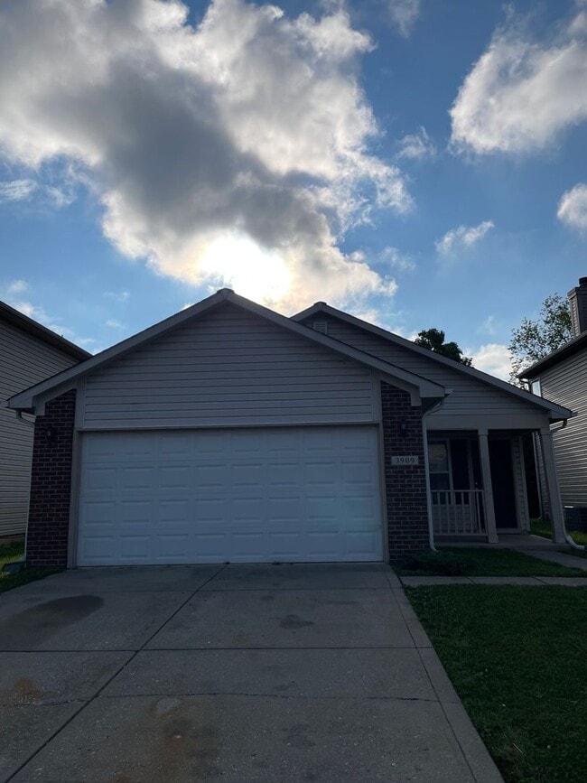 Building Photo - 3909 Candle Berry Dr