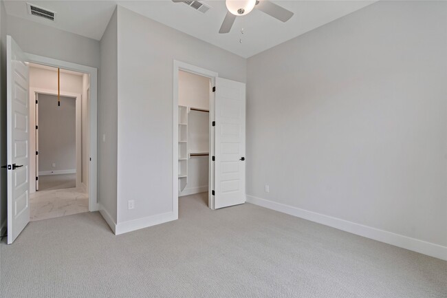 Building Photo - 7327 Sunny Oak Ln
