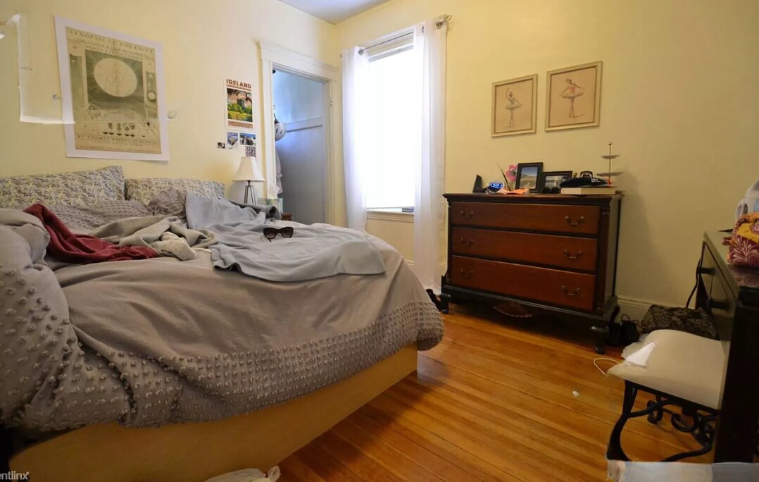 Building Photo - 44 Easton St