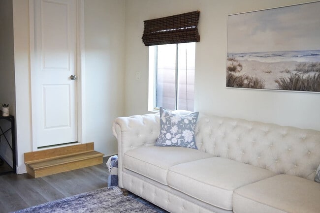 Building Photo - 1078 Cosmo Ave