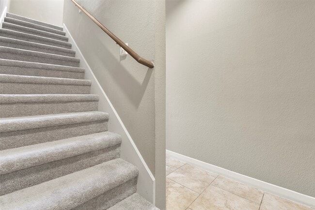 Building Photo - 241 N Lenox St