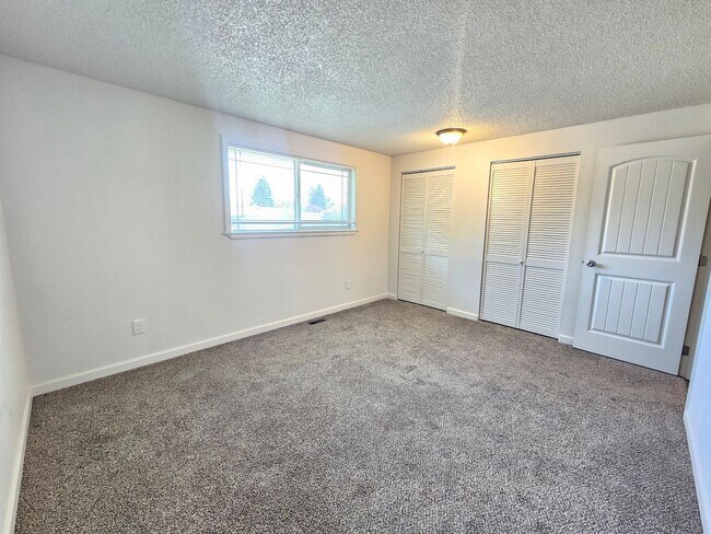 Building Photo - $2,700 – Spacious 4 Bed / 2 Bath Home in S...
