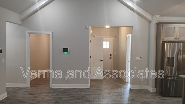 Building Photo - 710 Harbison St