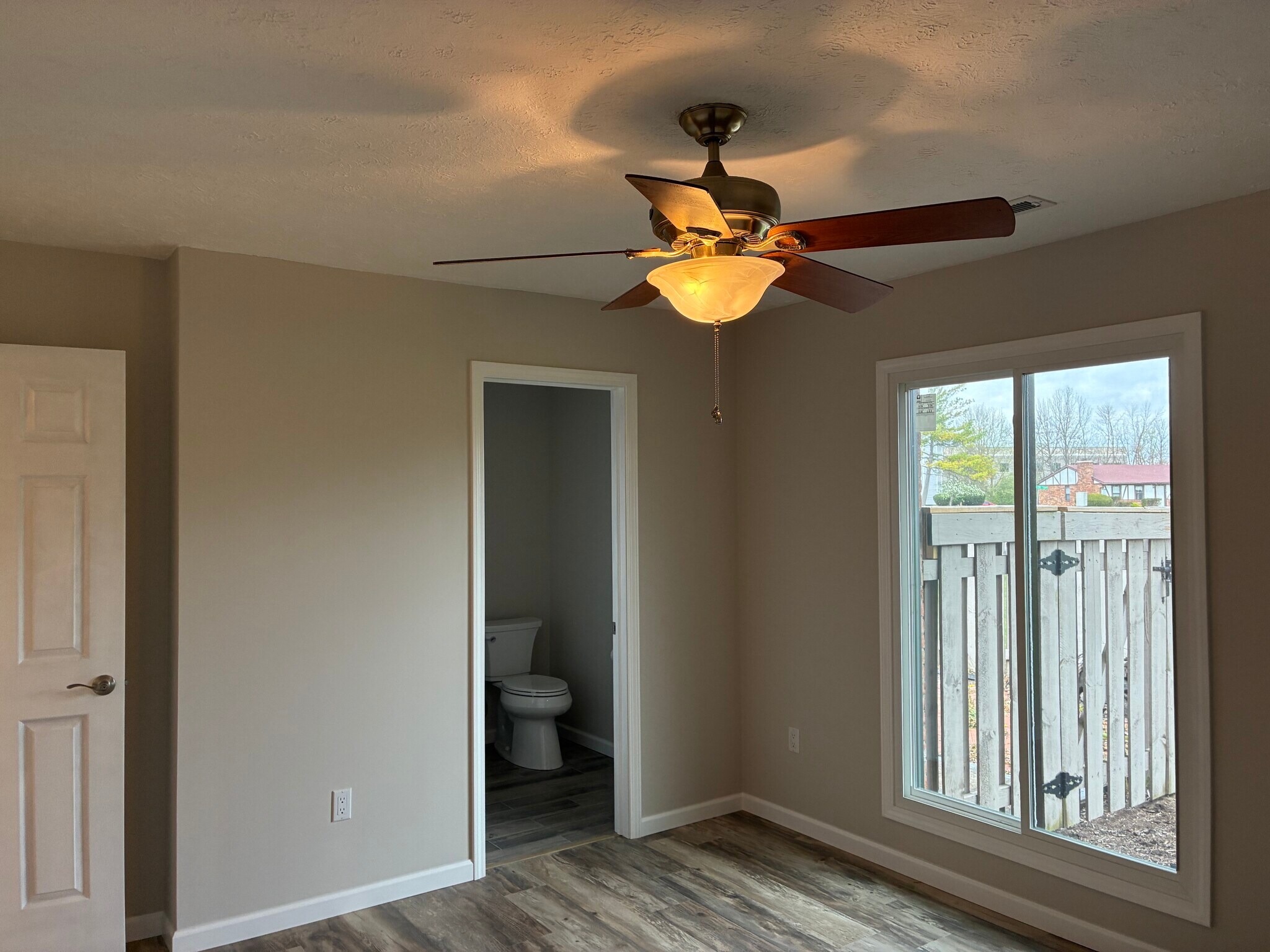 Building Photo - 1204 Hollowbrook Dr