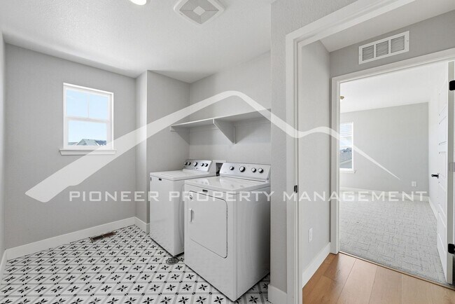 Building Photo - Stunning Home with Central AC and 2-Car Garage