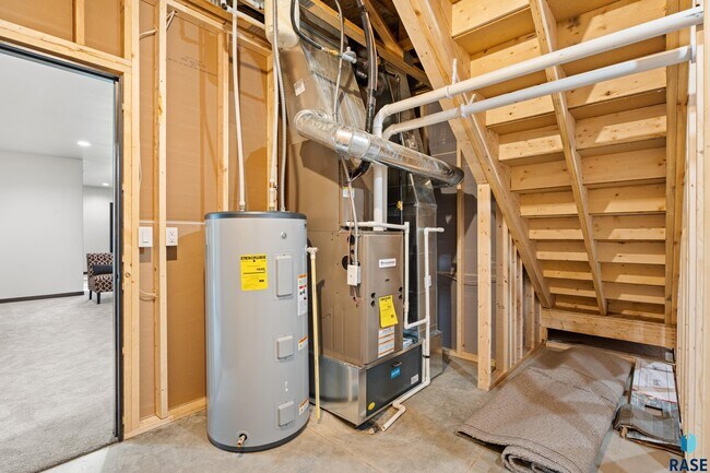 Building Photo - 1107 S Foss Ave