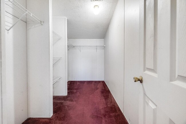 Building Photo - 1055 Low Ground Rd