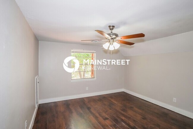 Building Photo - 3 Bedroom Pet-Friendly Home in Edmond, OK with Main Street Renewal