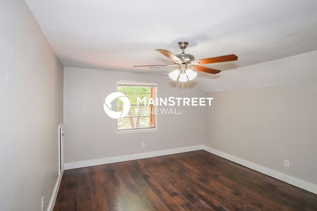 Building Photo - 445 Larkspur Ct