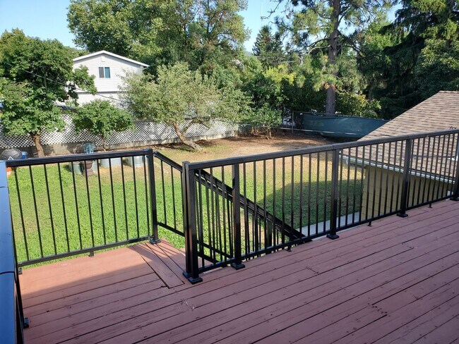 Building Photo - Versatile 4BR/2BA Split-Level South Hill H...