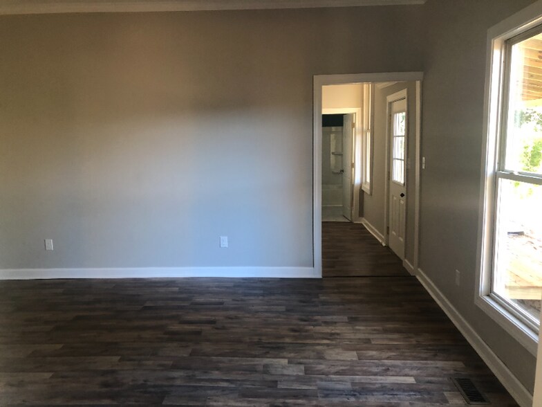 Building Photo - 106 Corbett St