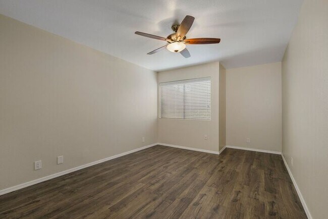 Building Photo - COMING SOON! Spacious 1 Bed 1 Bath Condo i...