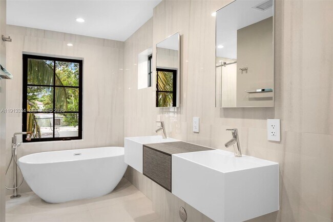 Building Photo - 151 NE 43rd St