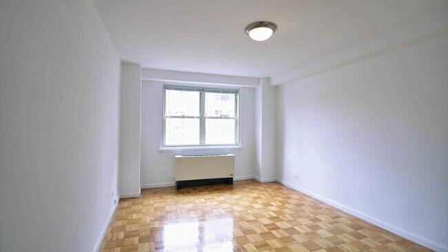 Building Photo - 420 E 80th St