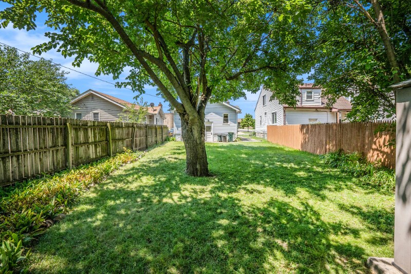 Building Photo - 838 Pinecrest Dr