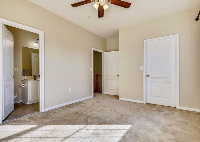 Building Photo - 543 Ensemble Ct