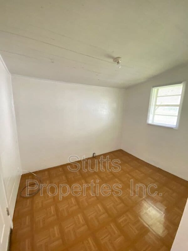 Building Photo - 116 Plum St