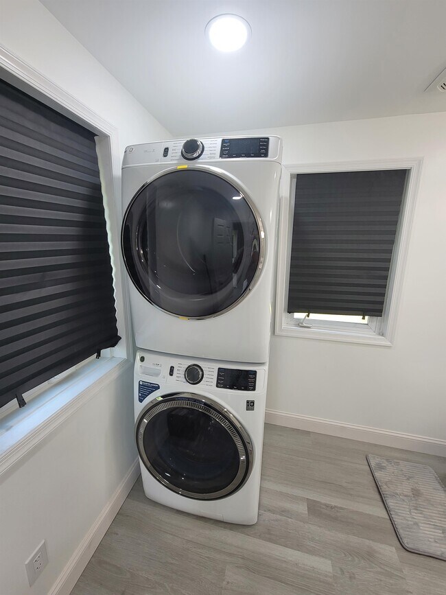 Building Photo - 927 Mt Pleasant Ave