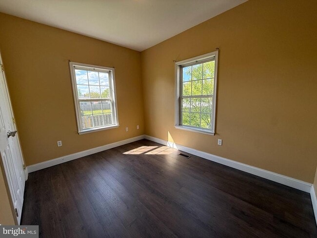 Building Photo - 220 Barnes Blvd