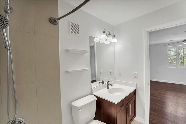 Building Photo - 4550 SW 68th Ct