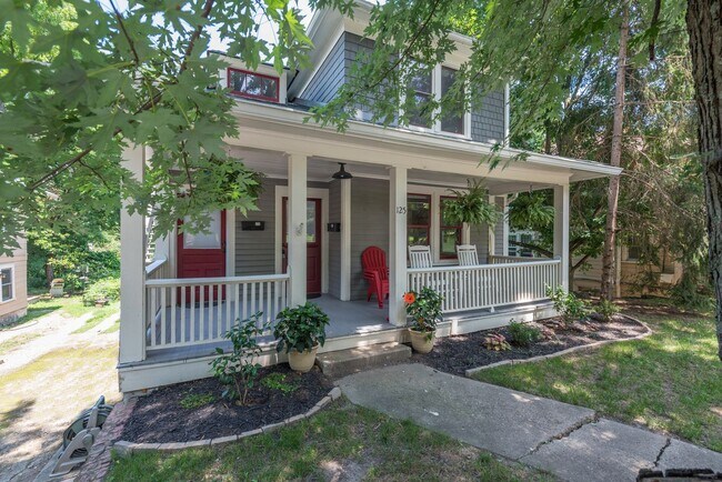 Building Photo - Montford Furnished Rental