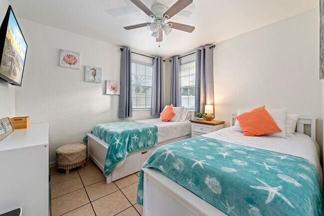 Building Photo - 6 Palmetto Dr