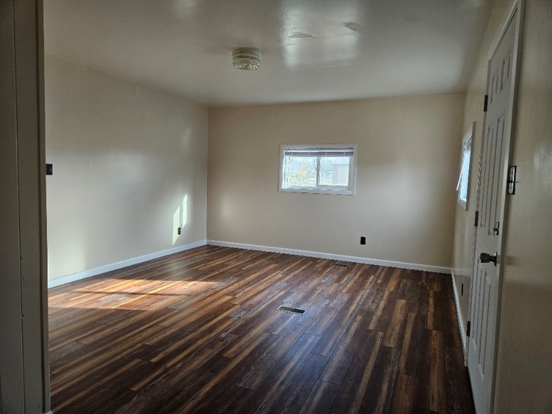 Building Photo - 32 3rd St