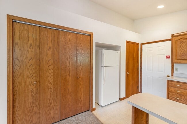 Building Photo - 151-163 E Jones