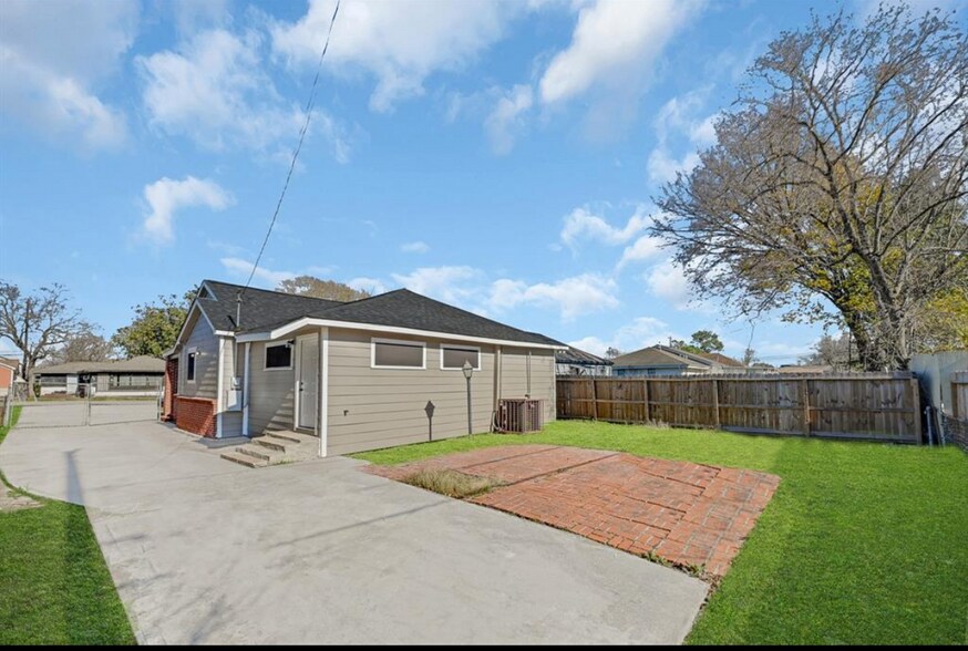 Building Photo - 3446 Seabrook St