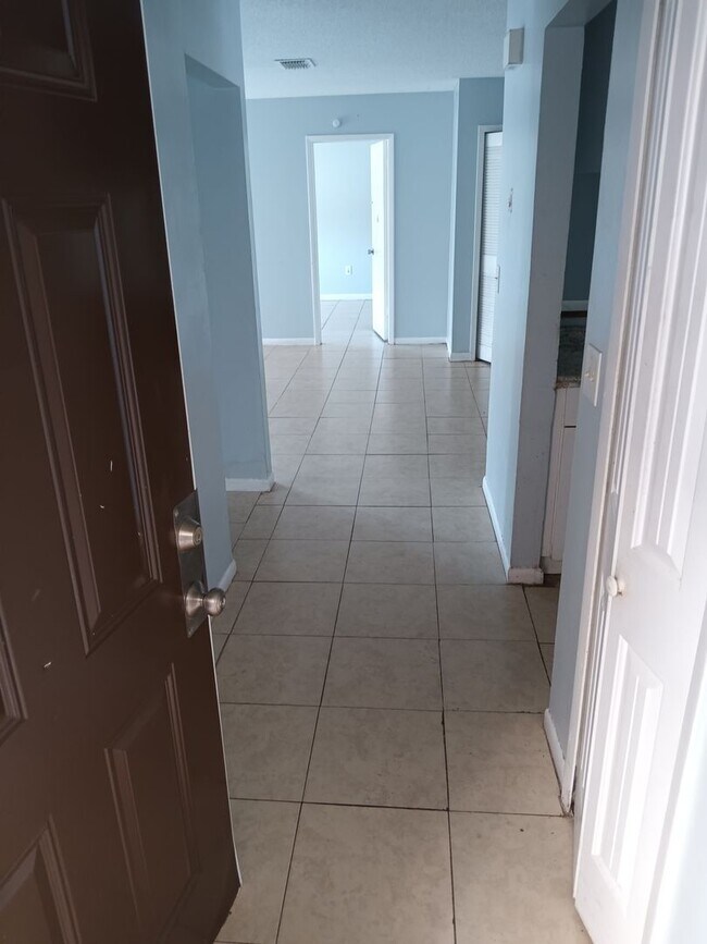 Building Photo - 5214 Via Hacienda Cir