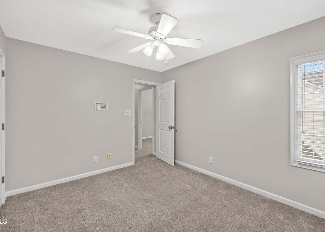 Building Photo - Room in Single Family Home on College Ave
