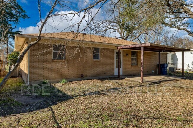 Building Photo - 502 Brown St
