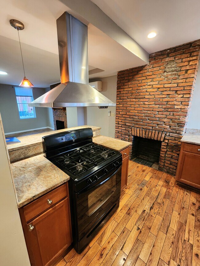 Building Photo - 661 Portland St