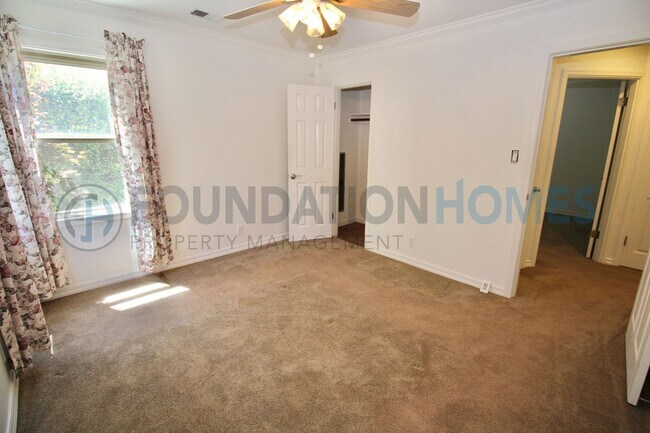 Building Photo - 130 Suffield Ave