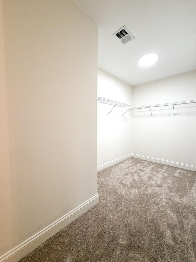 Building Photo - 1240 Orchard Dr