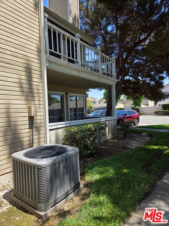 Building Photo - 8805 Berkshire Way