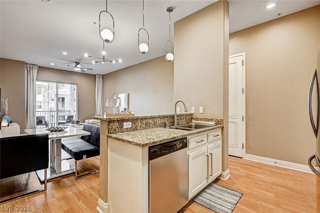 Building Photo - 56 E Serene Ave