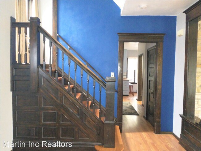 Building Photo - 3 br, 2 bath House - 212 Wellington St