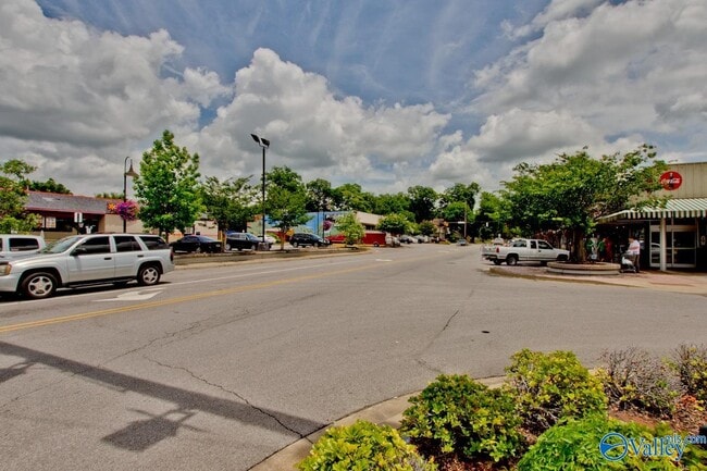 Building Photo - 1328 Oshaughnessy Ave NE