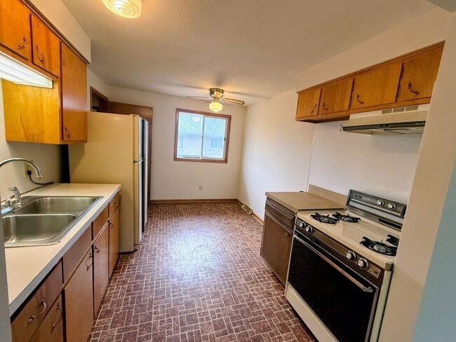 Building Photo - Two-bedroom one bathroom 1st level apartment for rent