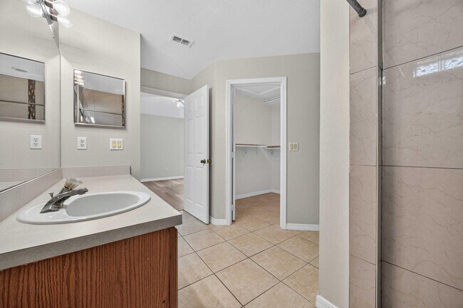 Building Photo - 2364 Paulette Dr