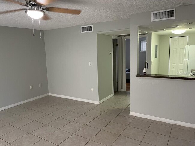 Building Photo - 596 Orange Dr