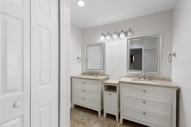 Building Photo - 731 Alda Way NE