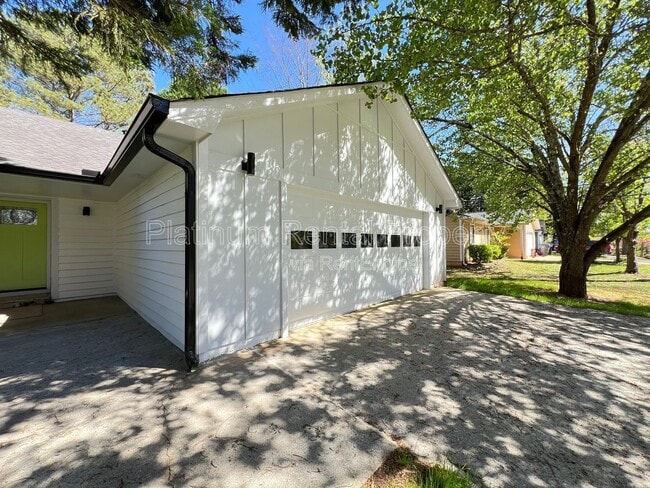 Building Photo - 1331 Buttercup Ct