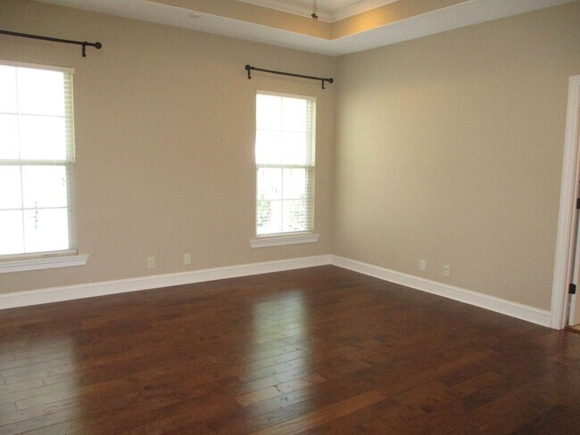 Building Photo - 104 Shadow Wood Bend