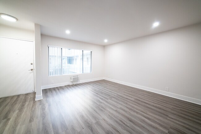 Building Photo - 2233 Ridgeley Dr