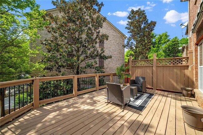 Building Photo - 2872 Overlook Way NE