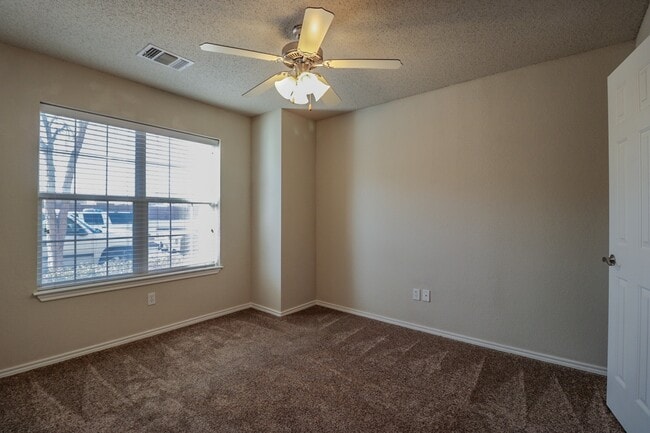 Building Photo - Pre-Leasing  3 bed 3 bath Near Texas Tech!