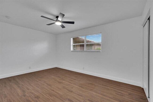 Building Photo - 420 SW 27th Terrace